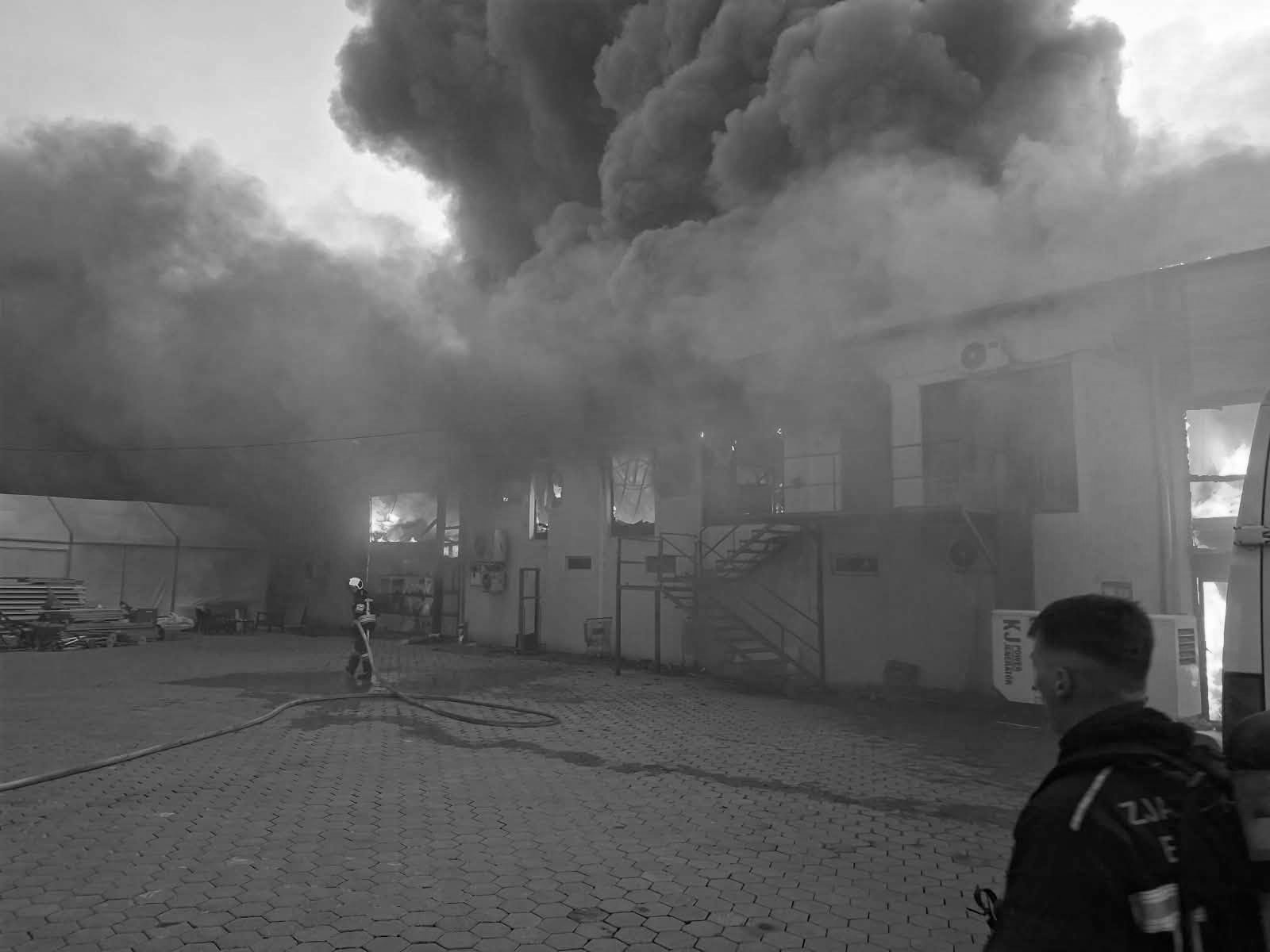 foto kryesore — Zjarri në magjistralen Prishtinë-Fushë…