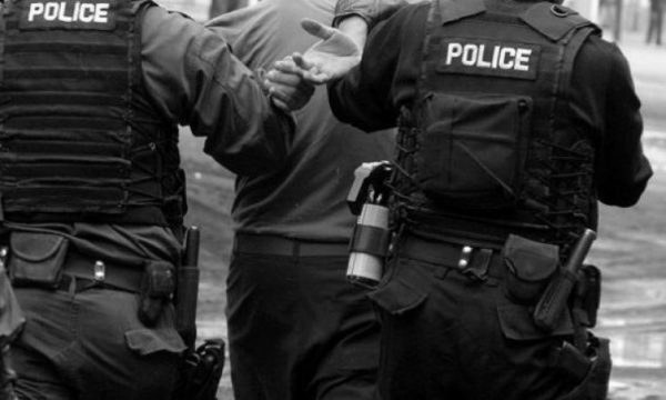 foto kryesore — Sulmohen dy policë në Graçanicë –…